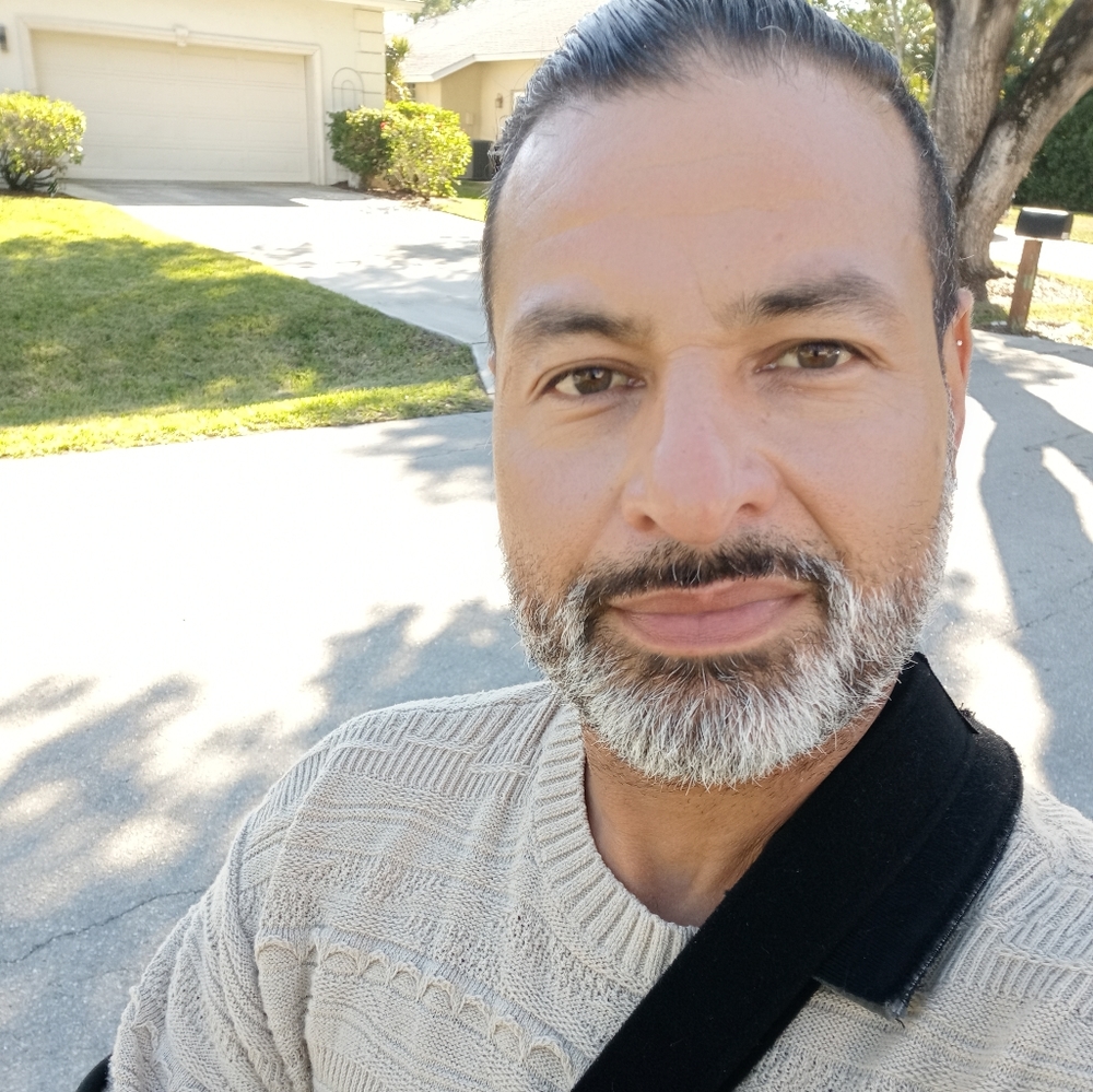 Meet your Posher, Carlos